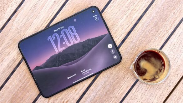 iPhone Duo vypadá po vybalení skvěle. Ohyb se ale časem mění, Samsung je na tom lépe